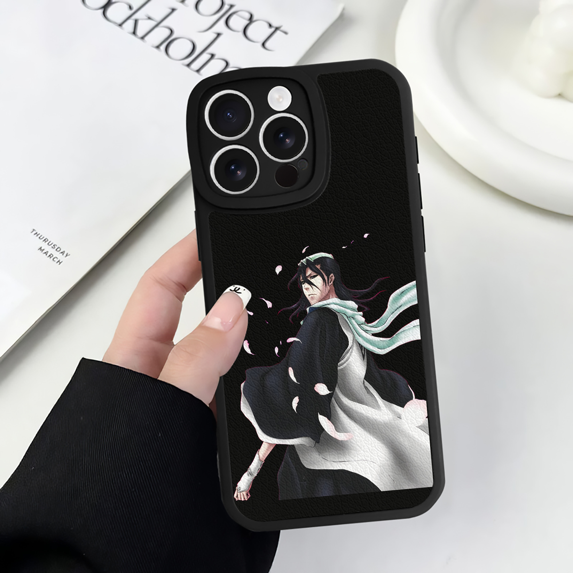 （画像用） ブリーチ くちき びゃくや BLEACH Kuchiki Byakuya 【iPhone 16シリーズ対応】シリコンスマホケース（レザー調） 材質：シリコン